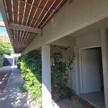 VENTA PH TRIPLEX. 2 AMBIENTES MAS ESCRITORIO. COCHERA. QUINCHO. VICENTE LOPEZ