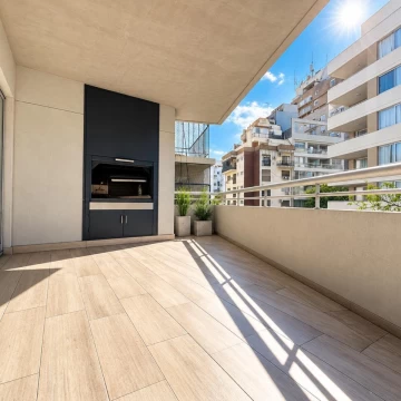 Venta Departamento Belgrano 4 ambientes con balcón aterrazado y parrilla.