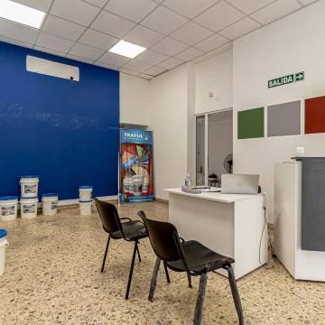 Local sobre Av comercial | Alquiler V. Urquiza | Esp. libre