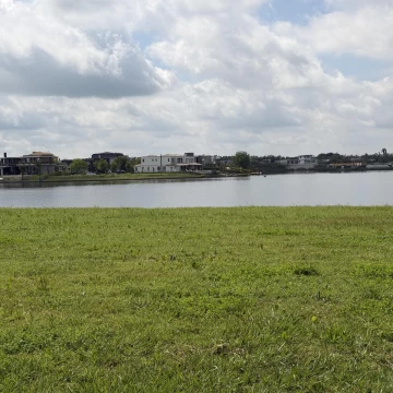 Terreno al agua 