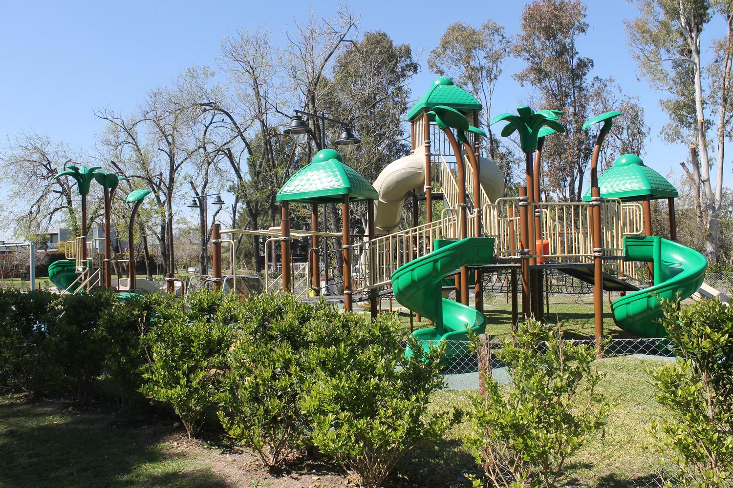 Plaza de juegos para niños