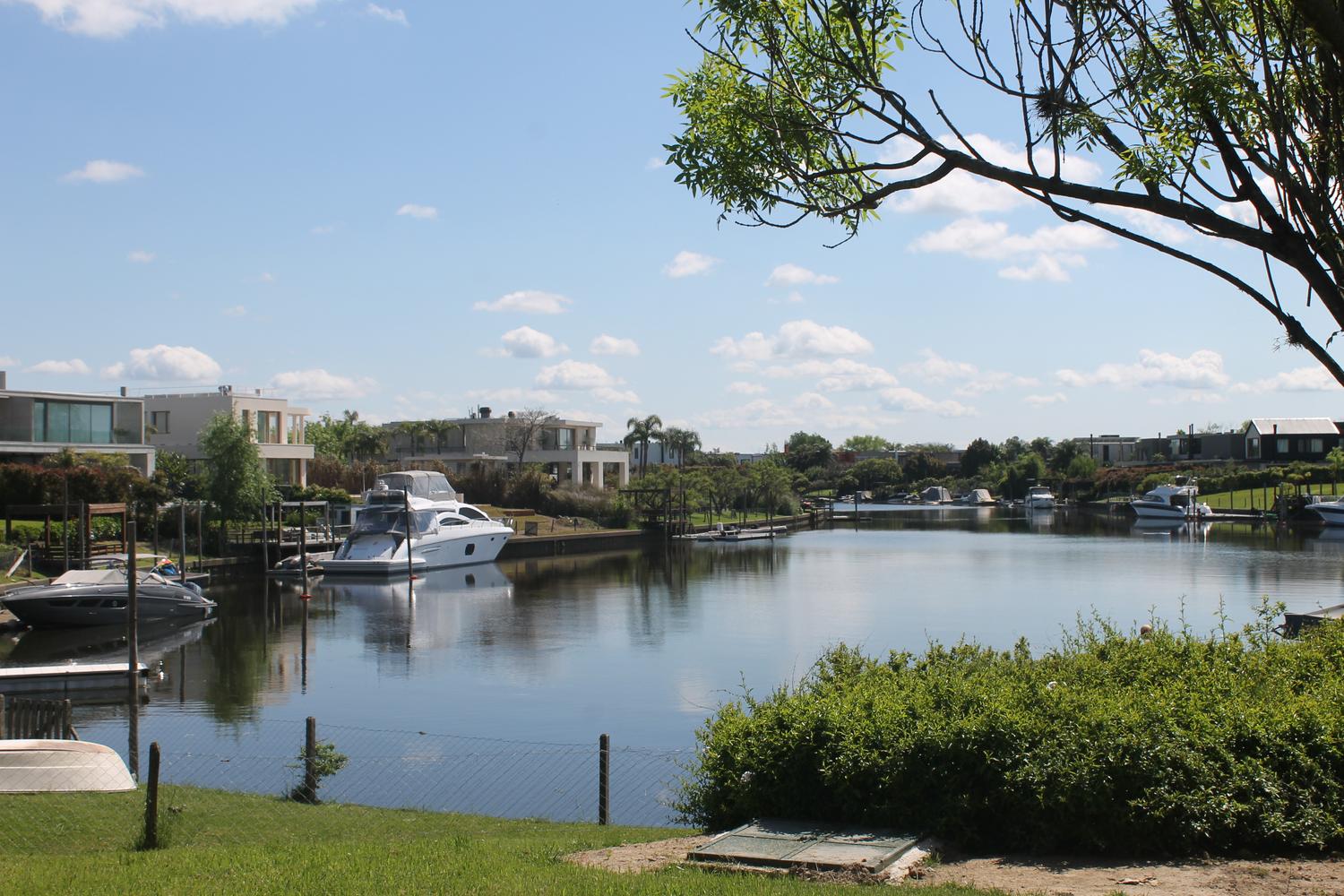 Vista del canal desde Club House