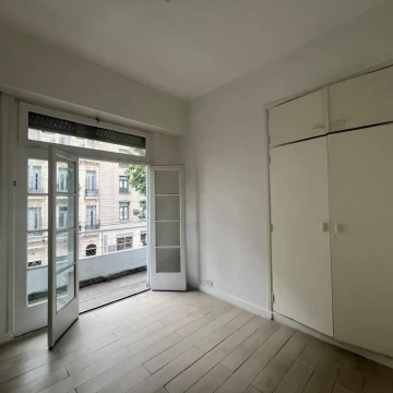Departamento 3 Ambientes en Alquiler por Barrio Norte,  Amplio y Luminoso