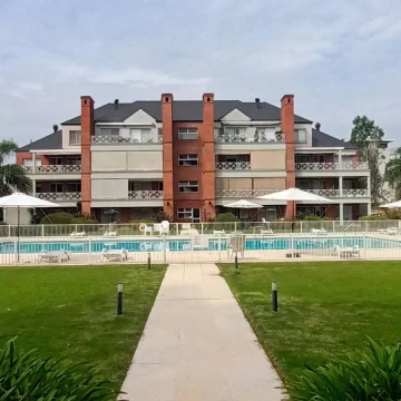 Departamento en alquiler 3 amb. 2 baños. Amoblado. Terraza parrilla y amenities.