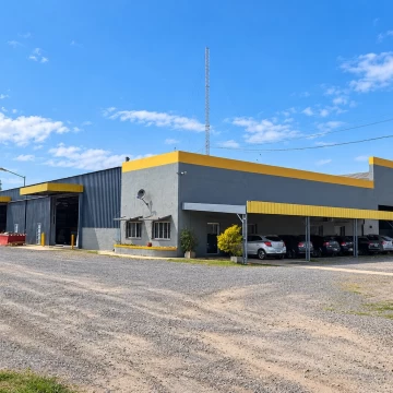 Nave 2.300 m2 + 300 m2 oficinas en Venta | Alvear | Ruta 21 km 288
