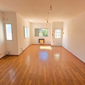 Casa 2 dormitorios Barrio Echesortu. Planta alta, Amplia moderna y luminosa