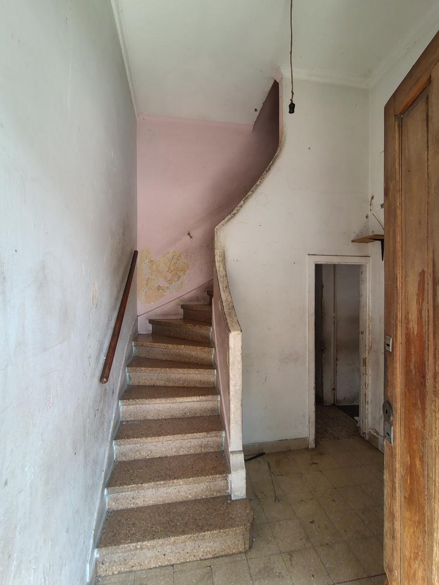 Escaleras a planta alta