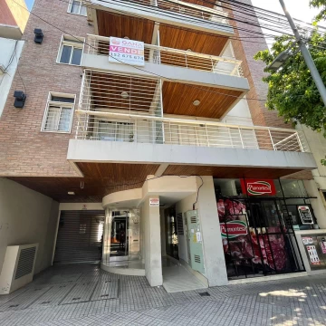 Departamento en en alquiler de un dormitorio con balcón, Mendoza al 3500 Rosario
