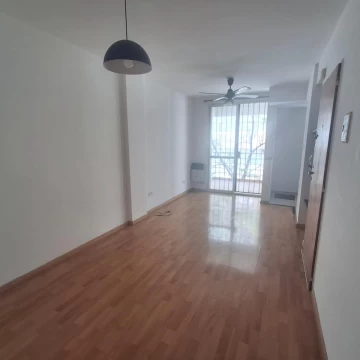 Departamento en Alquiler, Moreno al 100, excelente ubicación centro de rosario