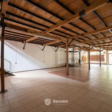 ALQUILER - Local comercial desarrollado en dos plantas - Pérez.