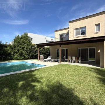 Venta casa 4 ambientes, impecables en Los Castaños, Nordelta