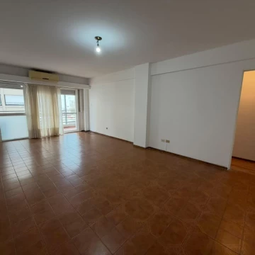 Departamento de 4 dormitorios con 2 cocheras Italia 563 Rosario Alquiler