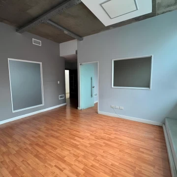 Oficina Comercial de 46 m² en Paseo Champagnat, Pilar | Excelente Imagen Corporativa y Ubicación Estratégica
