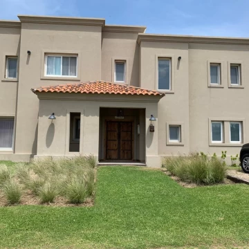 Casa Chalet  en Alq. Temporario en Costa Esmeralda, Costa Atlántica, Buenos Aires