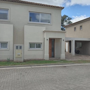 Casa  en Venta en Saravi Village, Pilar, G.B.A. Zona Norte