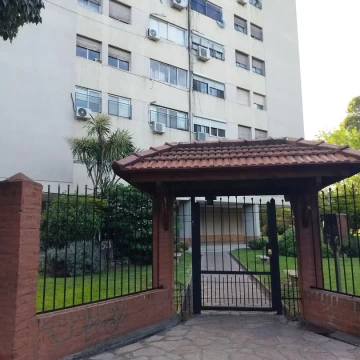 Departamento de 4 Ambientes con Balcón y Cochera en Villa Celina - Apto Crédito