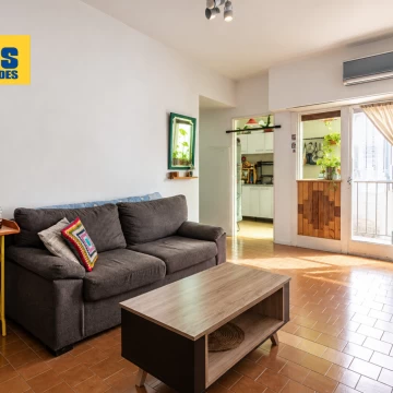 Departamento de 2 ambientes en venta sobre Av Montes de Oca. Barracas.