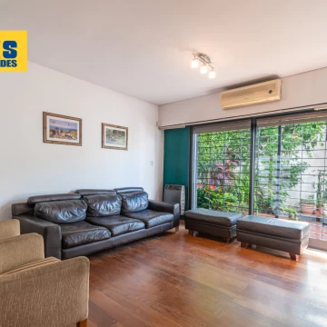Excelente casa moderna en venta. Patio, terraza, balcon y quincho. Barracas.