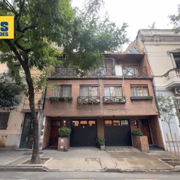 Venta Triplex. 4 ambientes.Barracas. Patio y cochera.
