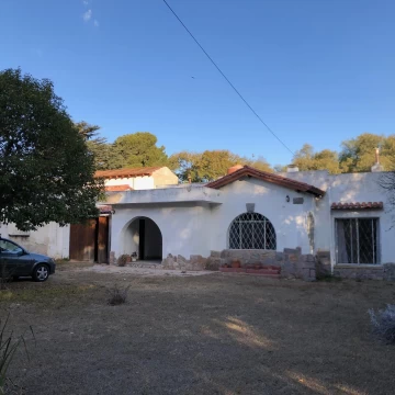 Casa en Los Cocos sobre Av. Grierson