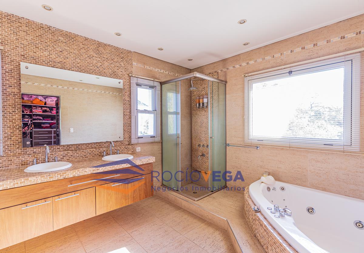 BAÑO MASTER SUITE CON HIDRO Y BOX DE DUCHA