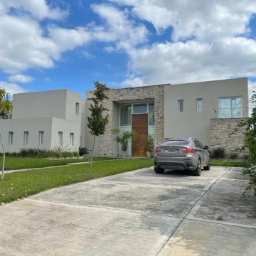 Casa Venta de 480m2 - 7 ambientes - Haras Santa Maria - Escobar