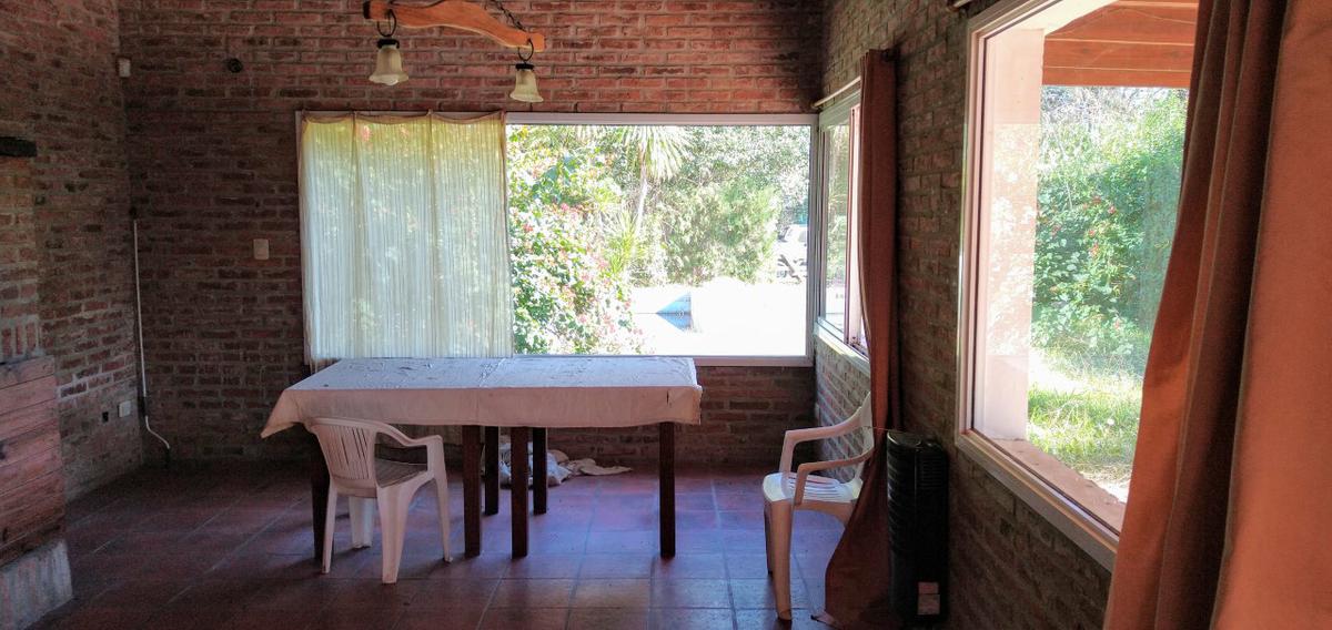 PARQUE VERNAZA VENTA CASA CON PILETA