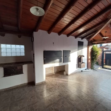 Casa sobre calle Felix di Michelle