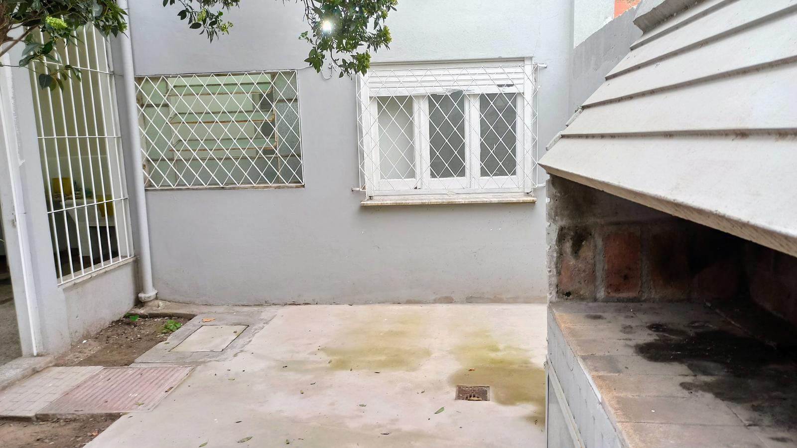 patio con parrillero