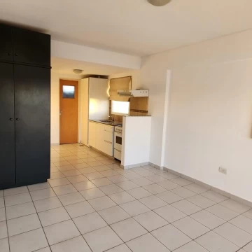 Alquiler departamento monoambiente Rosario Echesortu con amplio balcón al frente quincho parrillero