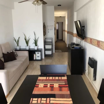 Aqluiler departamento 1 dormitorio con balcón al frente - Centro, Rosario