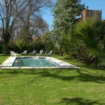 6 Amb. 4 Dor. 1350 M2. 400 M2 Cub