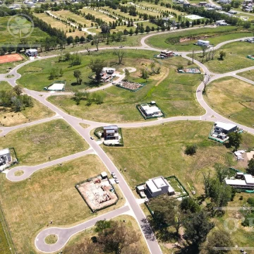 Lote en Venta de  679 metros con fondo verde en San Juan Chico. Posesión inmediata