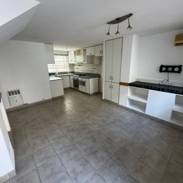 Venta casa de estilo 3/4 dormitorios en Rosario -  Azcuénaga