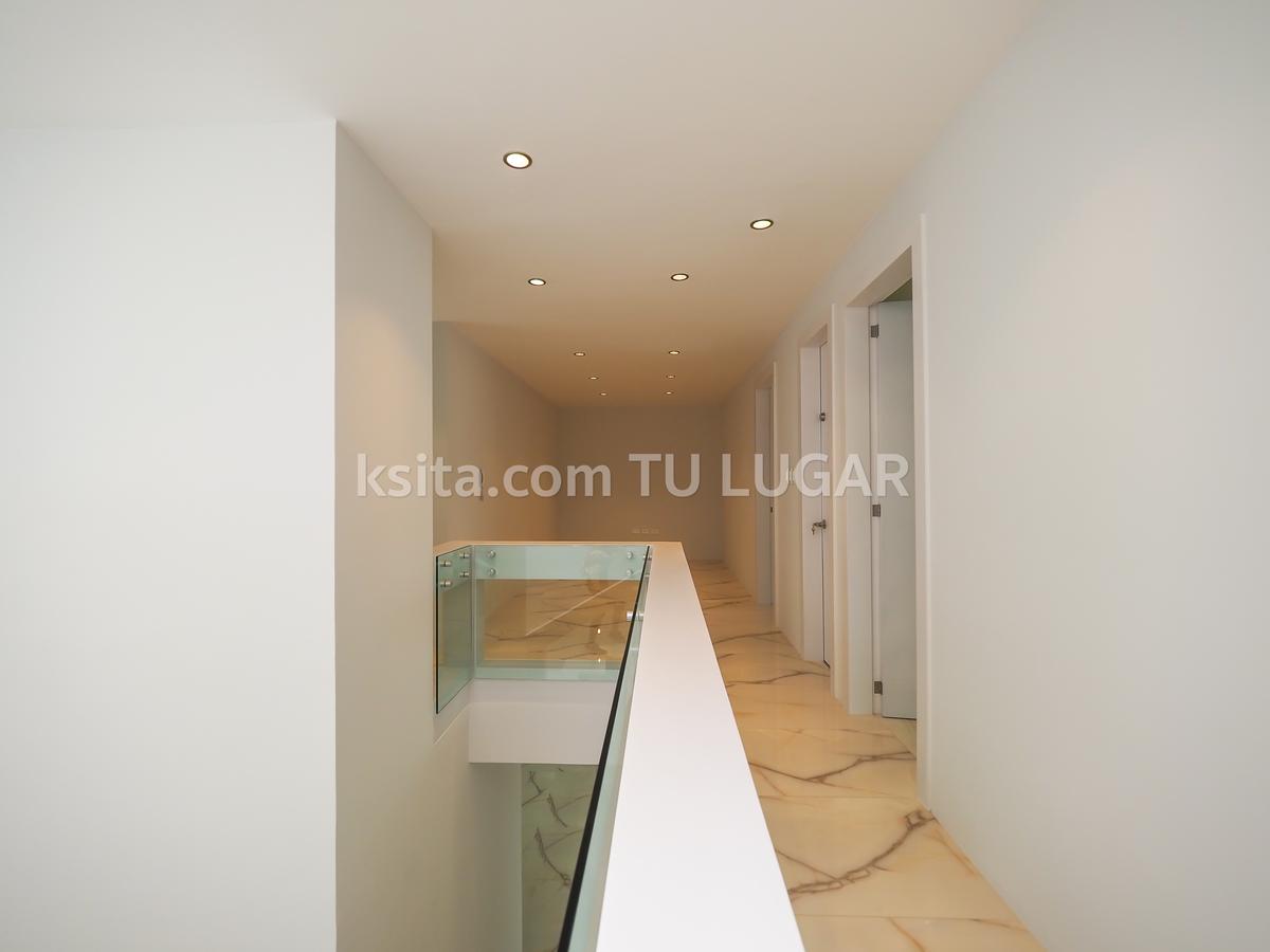 Acceso a planta alta