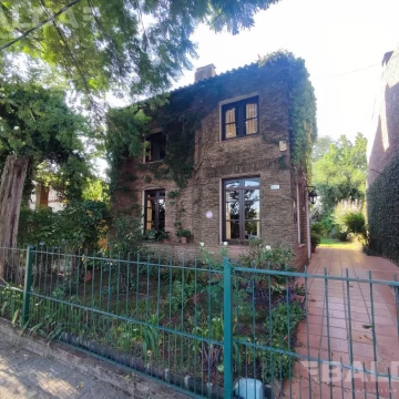 Casa en  Guaraní al 100