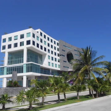 Local Comercial en Venta en esquina, Diomeda Puerto Cancún