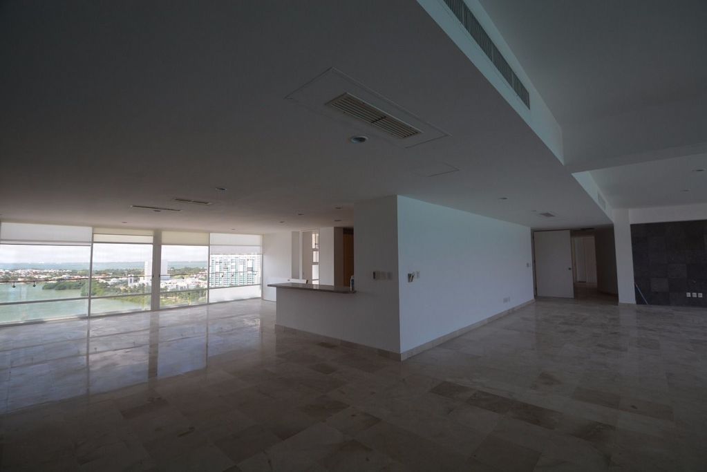 Amplio penthouse