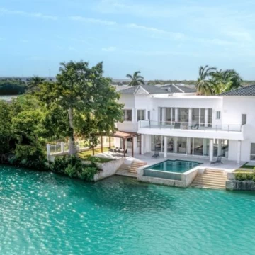 CASA FRENTE A LAGO EN CANCUN