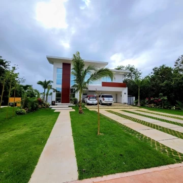 CASA SEMIAMUEBLADA FRENTE A LAGO