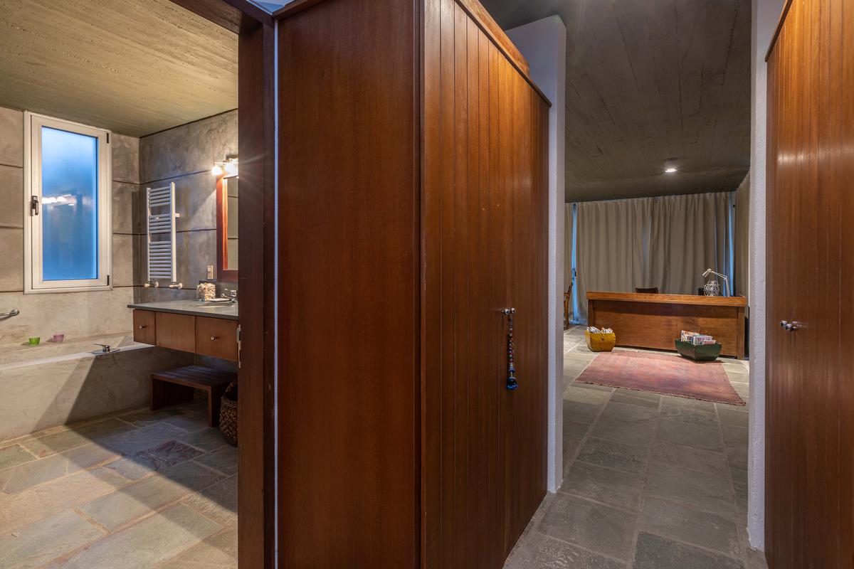 Vestidor y baño
