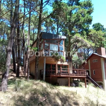 Casa  en Venta o permuta ubicado en Mar de las Pampas, Costa Atlántica