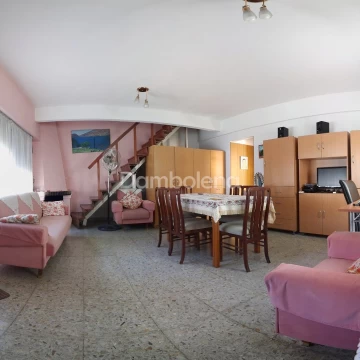 Casa  en Venta o permuta ubicado en Villa Adelina, San Isidro, G.B.A. Zona Norte