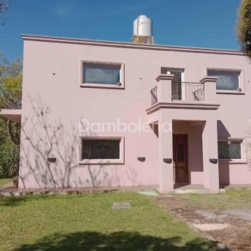 Casa  en Venta en Francisco Álvarez, Moreno, G.B.A. Zona Oeste