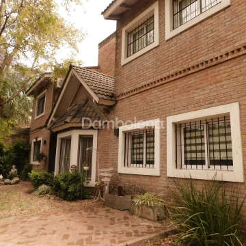 Casa Chalet  en Venta o permuta ubicado en Moreno,  G.B.A. Zona Oeste