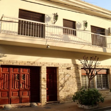 Casa en venta Moron centro en terreno de 10 x 30 FOT 2