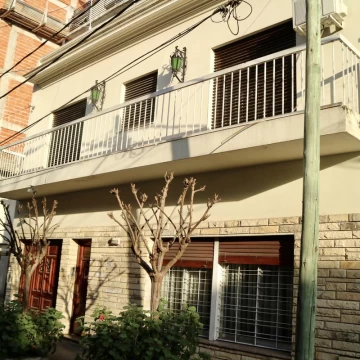 Casa en venta Moron centro en terreno de 10 x 30 FOT 2