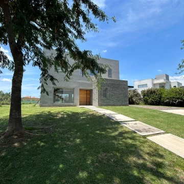 Hermosa Casa en VENTA Canton Islas Lote interno
