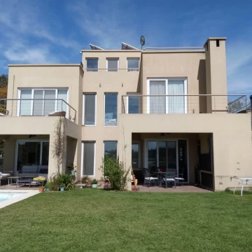 Casa en  VENTA AL GOLF EN SAN ISIDRO LABRADOR VILLANUEVA-TIGRE
