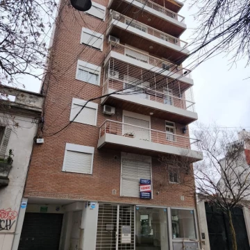 Venta Departamento Rosario con cochera! Barrio Lourdes. Al frente. Alquilado.